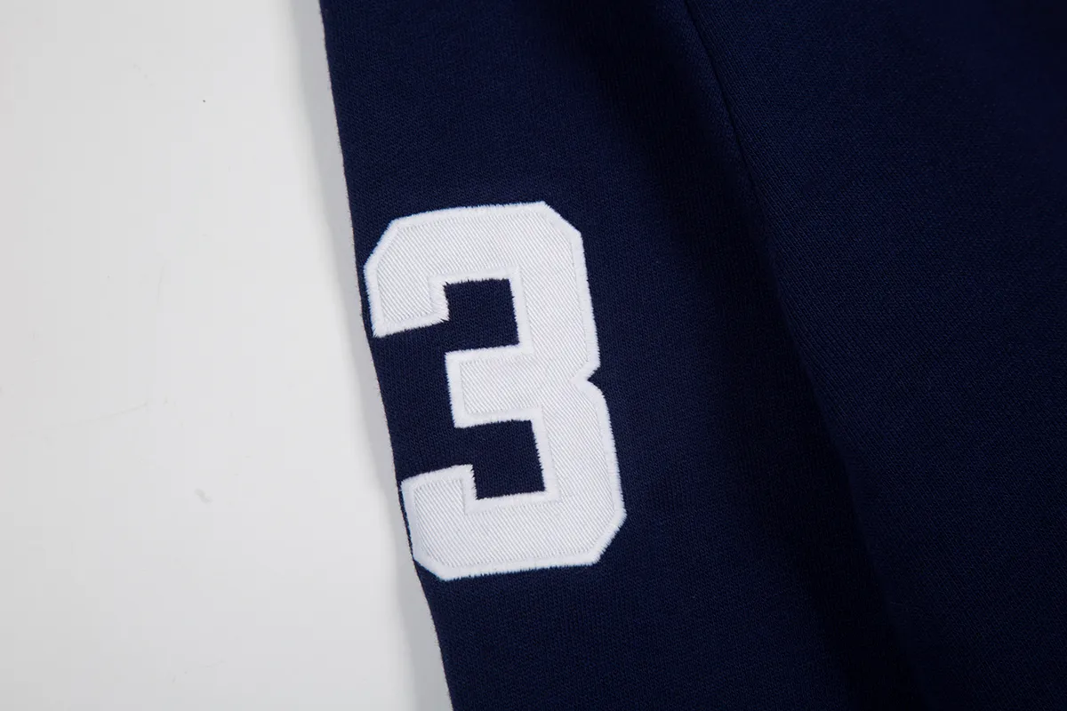 P280 White background picture [Hot new product] Style number: 25119# Color: Navy blue/off-white Size: S to XL - Ralph Lauren/Ralph Lauren 2025FW new autumn and winter Big Pony 20th anniversary badge embroidered open-chest deconstructed hooded fleece sweatshirt - 100% restoration 380g 100% pure cotton heavy-grain cloud velvet ✅ - Deconstruction restoration Correct version Three-layer hidden partial tube placket ✅ - Reactive fixed-dye D65 raw cotton double herringbone belt with wide and narrow divisions ✅ - Rejection of overlays, single-color single version, precision embroidery ✅ - RL/25 autumn and winter new product 20 commemorative badge embroidered mascot sweatshirt, deconstructed half-open chest, different from the regular classic version, high-end and outstanding, built-in contrasting reactive dyed D65 raw cotton double herringbone belt, cloud-like heavy fleece bottom with autumn and winter attributes, really comfortable, cloud-like comfort, loose fit Available in two colors, can be made as a couple model, highly recommended